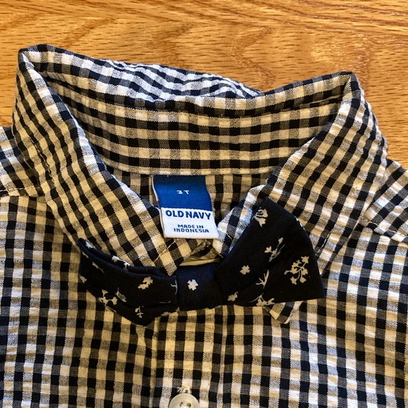 Old Navy 3T blue gingham shirt with bow tie - Picture 2 of 4